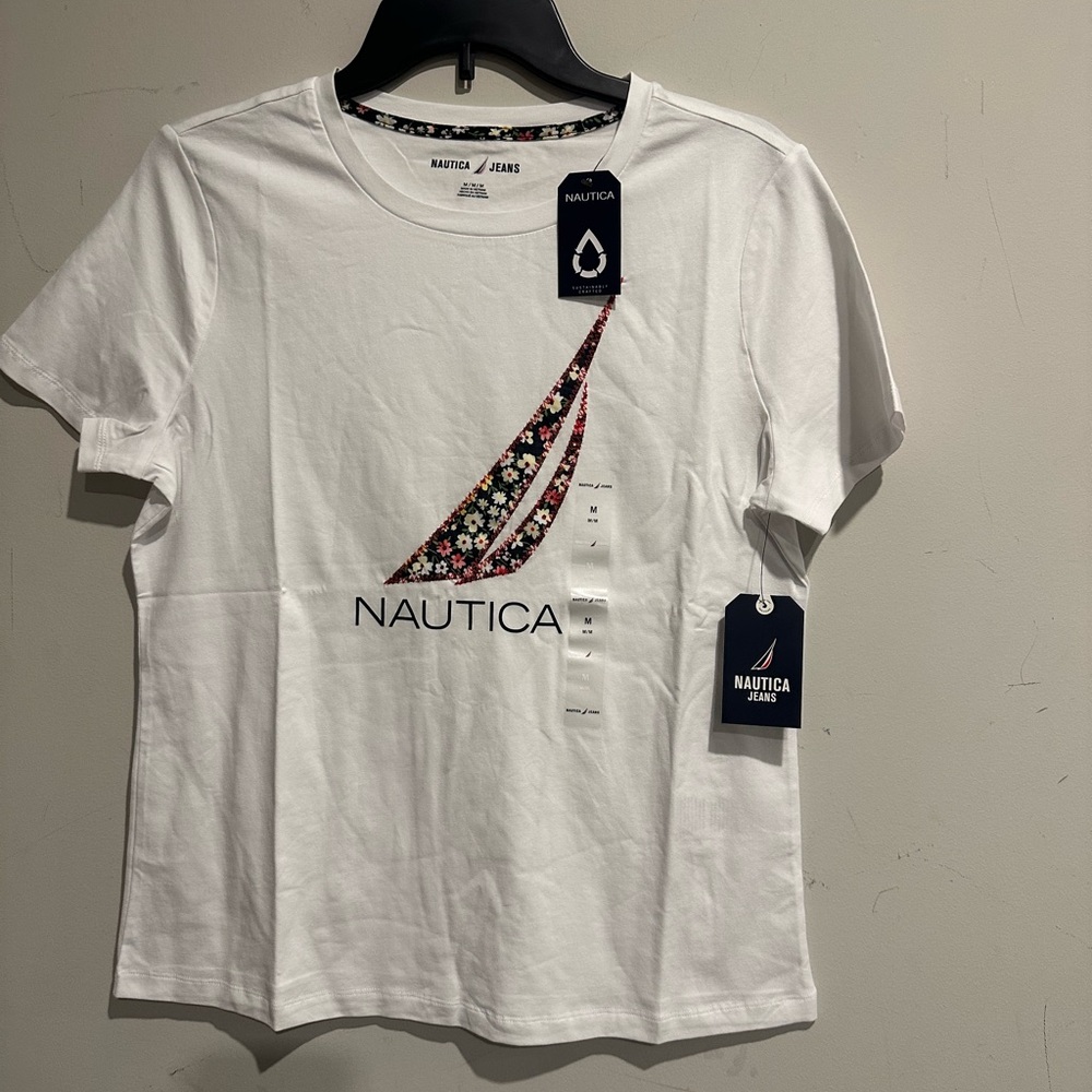 New Náutica Women’s Logo T-Shirt.